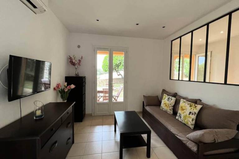 Charming rental apartment with pool, garden & BBQ | Pets are welcome — photo 3