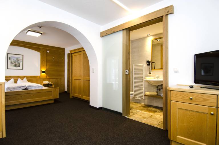 Dreibettzimmer Dusche WC Balkon