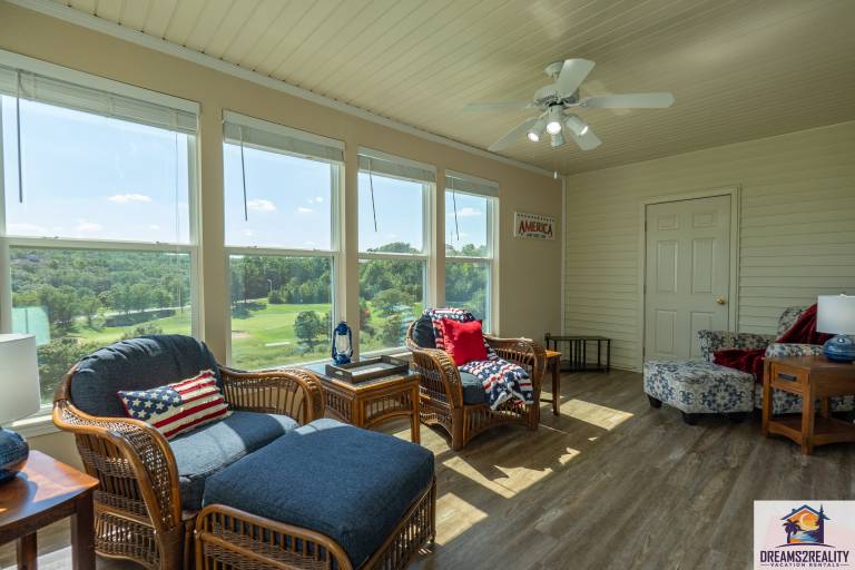 Condo Hollister