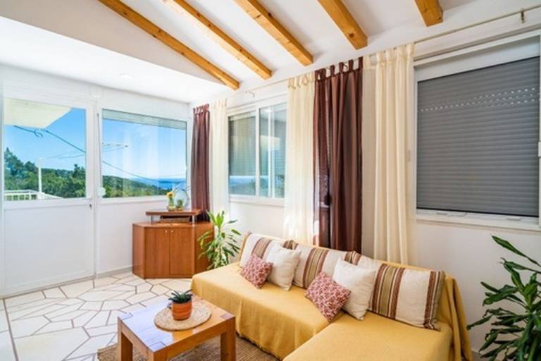 Apartment with garden & patio | Sea view — photo 2