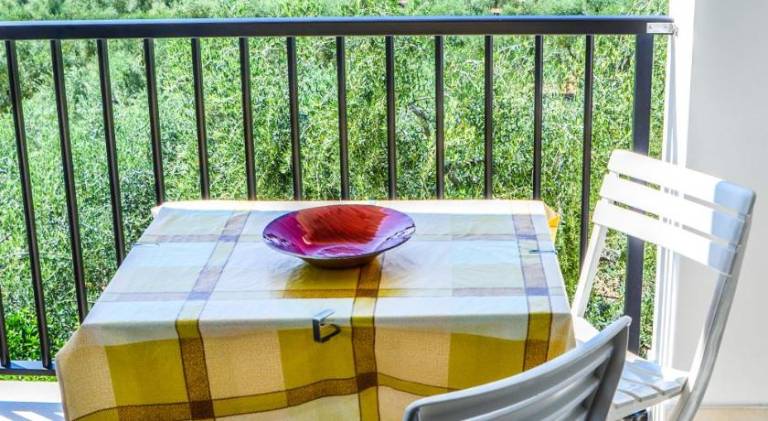 Vacation home with grill & yard — photo 4