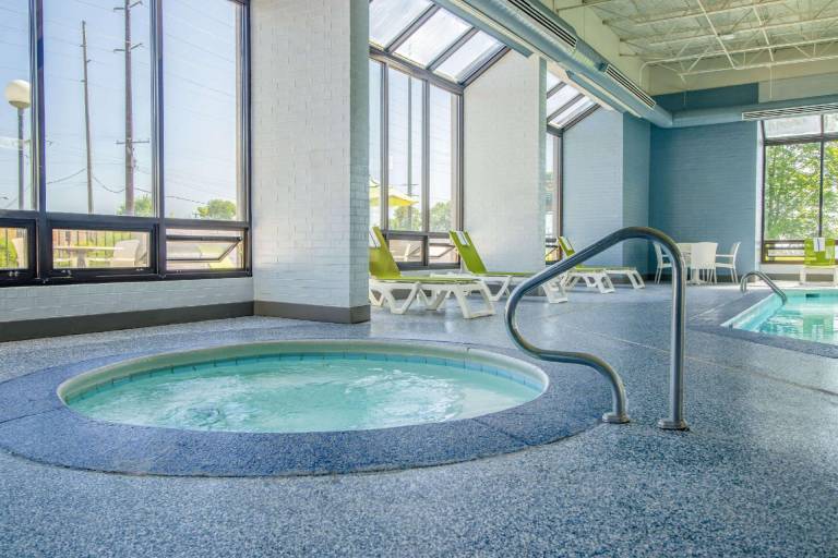 Comfort Inn & Suites Evansville Airport — photo 4