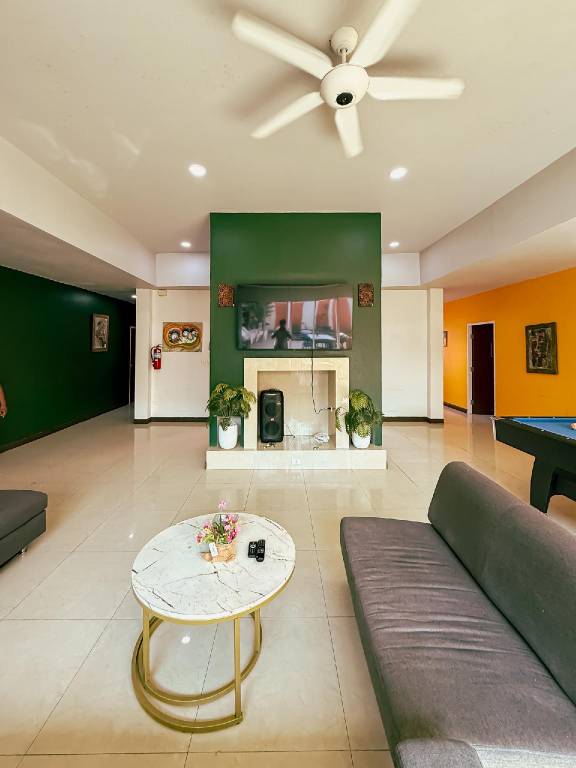 Fully equipped beautiful vacation home with BBQ, pool & hot tub | Beach nearby | Pet-friendly — photo 4