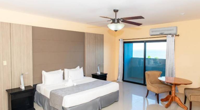 Pickwick Park View Hotel