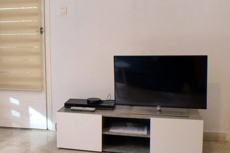 Rental apartment with patio — photo 4