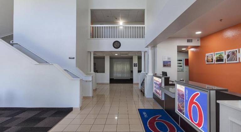 Motel 6 Bedford, TX - Fort Worth — photo 5
