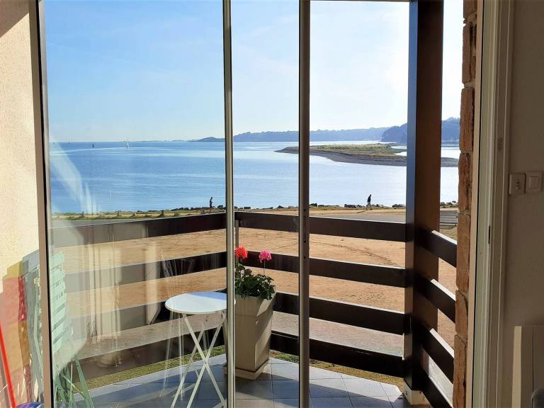 3-star apartment in Perros-Guirec with parking, pets allowed — photo 2
