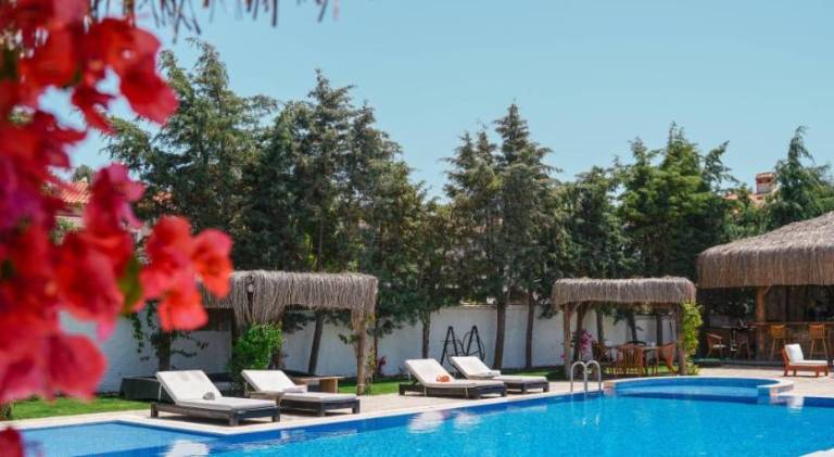 PUPİL ALAÇATI OTEL in Cesme