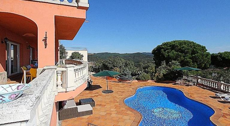 Villa with pool & jacuzzi — photo 3