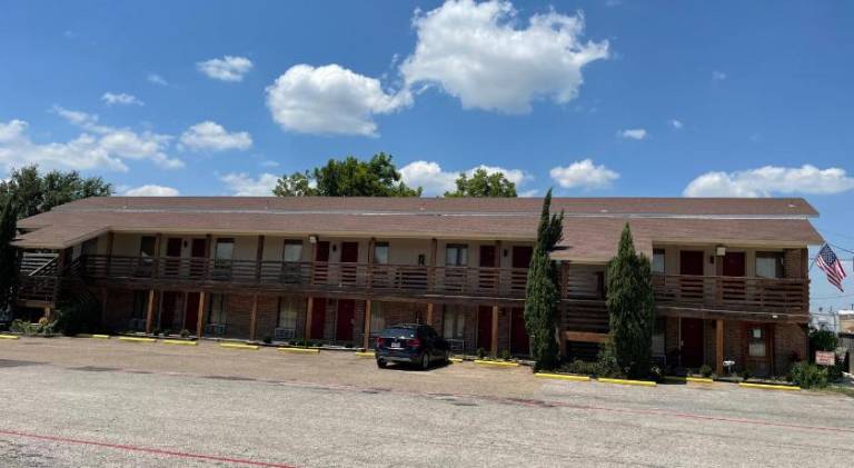Granbury Inn and Suites — photo 4