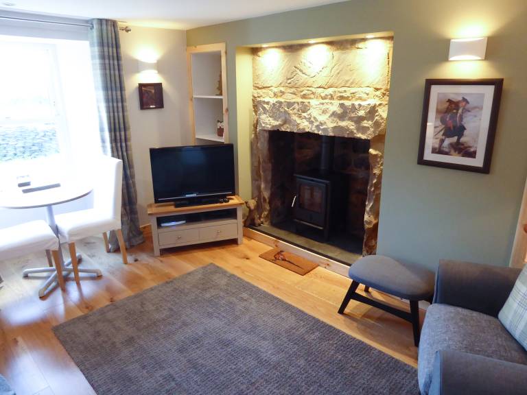 Cottage with barbeque & garden — photo 3