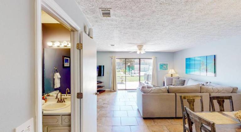 Vacation home with grill & heated pool — photo 3