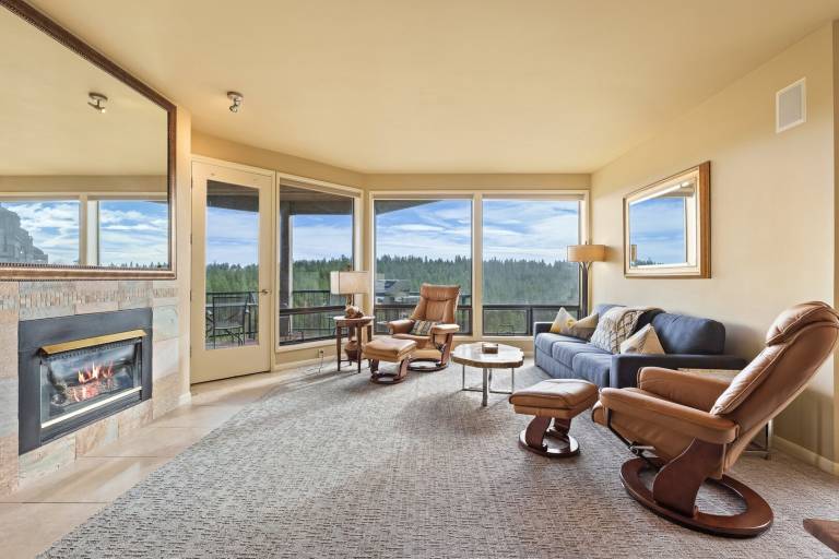Child-friendly pleasant condo with pool & patio | Pet-friendly in Bend, OR