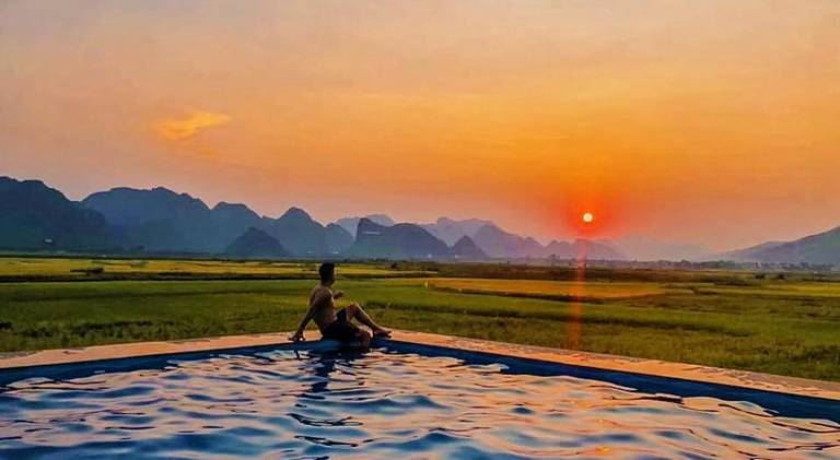 Serviced apartment with terrace, pool & garden | Perfect for remote work in Bo Trach