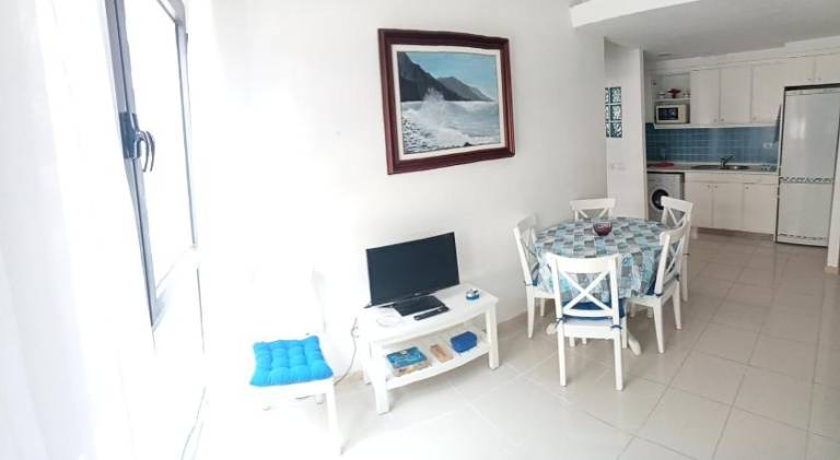 Apartment with pool — photo 4