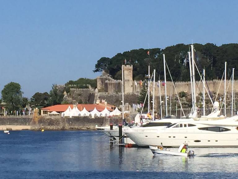 Houseboat Baiona