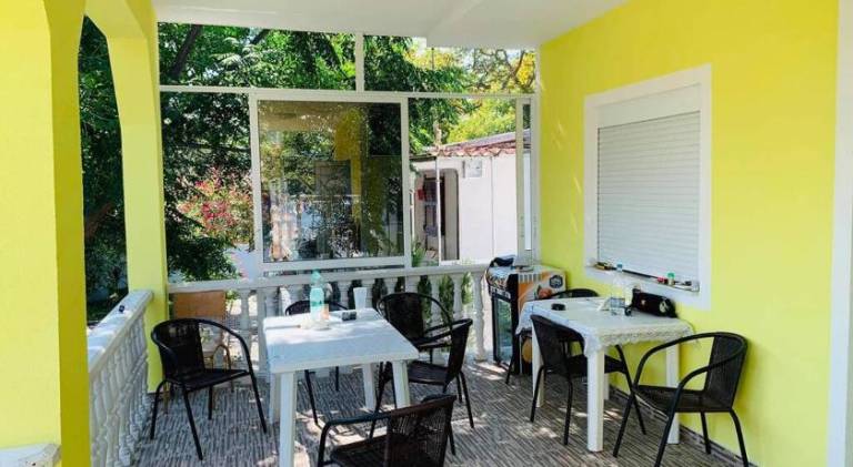 Villa with patio & yard — photo 5