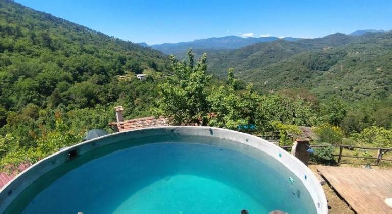Pleasant lodge with grill, private pool & garden | Pet-friendly — photo 4