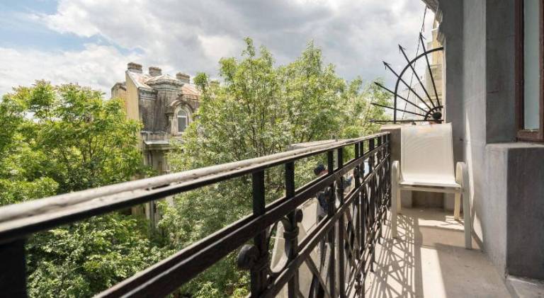 Romanian Athenaeum Flat - Refined 3BR Steps from Calea Victoriei — photo 3