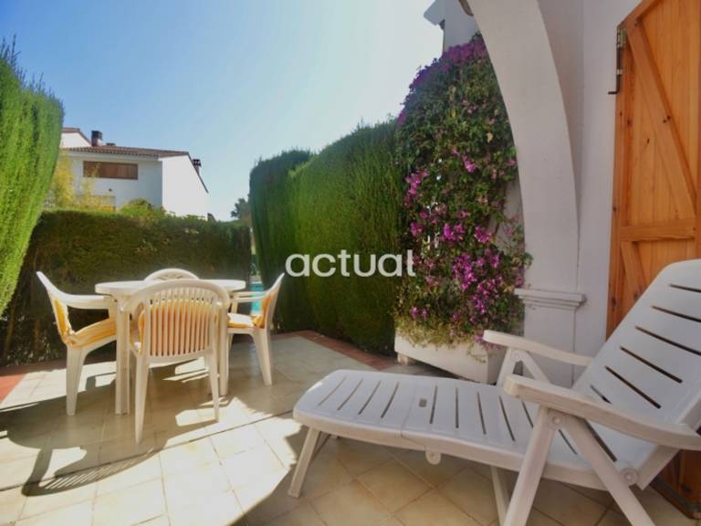 Vacation home with pool & garden — photo 5