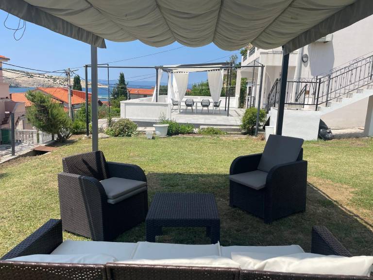 Mit Blick auf das Wasser