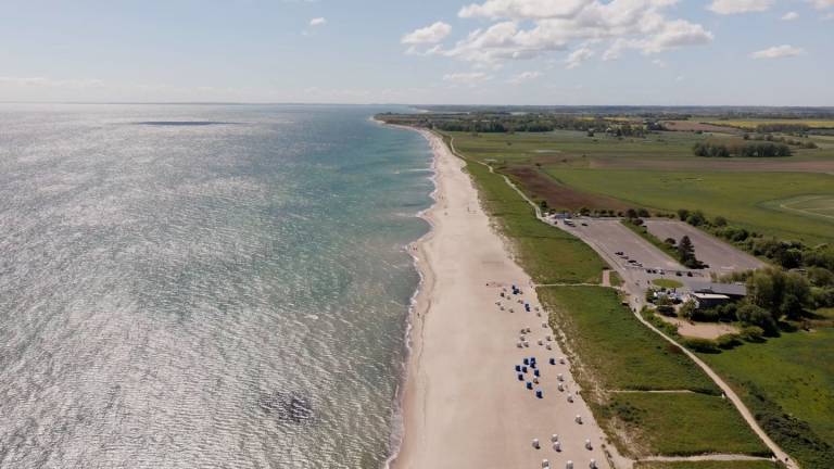 "BeachTerraceFour" Ferienwohnung am Strand mit Sonnenterrasse, Sauna & Meerblick — photo 3