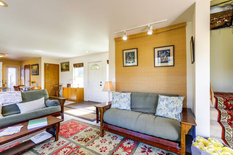 Hot Tub & Decks: Central Hood River Townhome! — photo 5