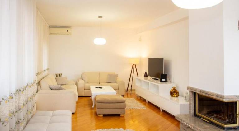 Pleasant rental apartment with yard | Pets allowed — photo 2