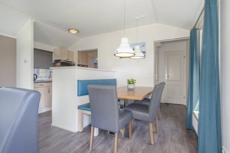 Chalet with terrace & yard | Pets allowed — photo 4