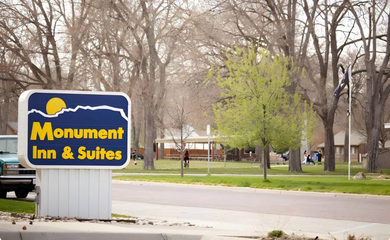 Monument Inn & Suites in Gering, NE
