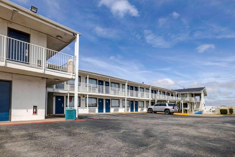 Motel 6 Denton, TX - UNT — photo 4