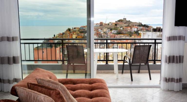 Holiday apartment with terrace — photo 3