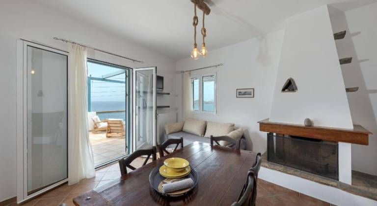 Holiday apartment with patio & barbecue in Syros
