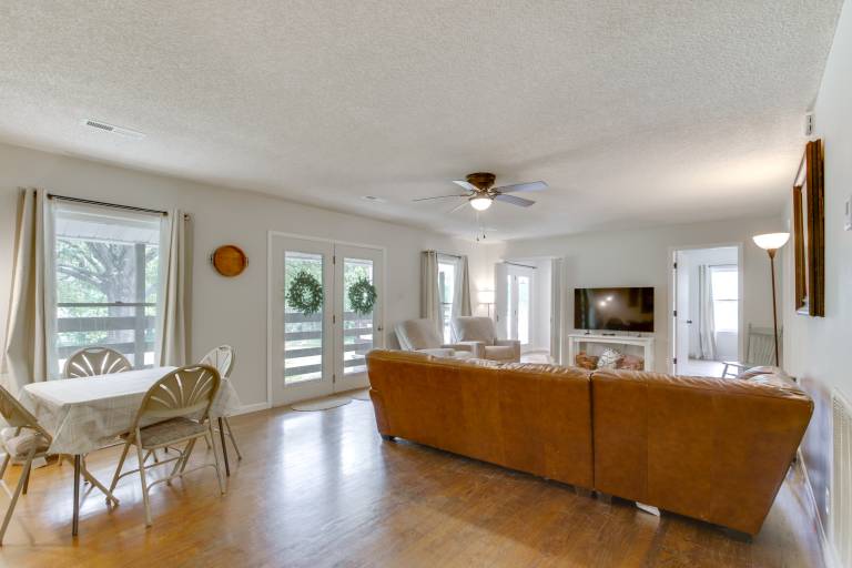 7 Mi to Tennessee River: Home w/ Patio in Florence — photo 4