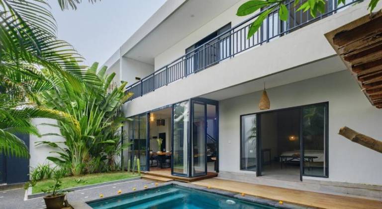 Villa with pool — photo 3