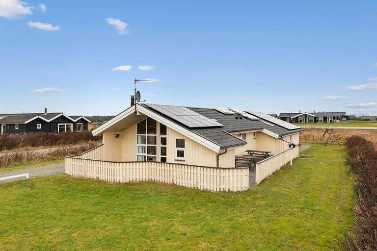 Ferienhaus mit Hund inNr. Lyngby Strand, Dänische Nordseeküste  f&uuml;r max. 8 Personen