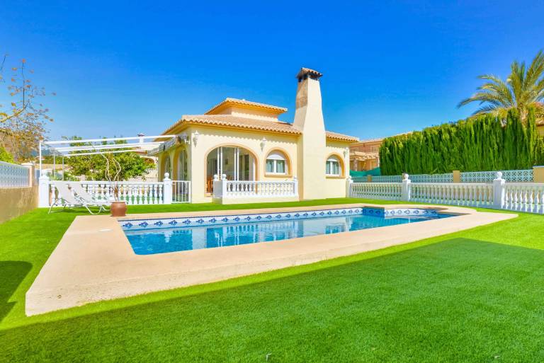 Villa with garden, private pool & barbeque in Alicante