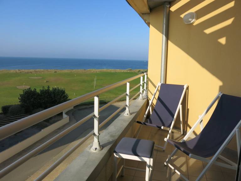 Apartment with yard & pool | Sea view — photo 2