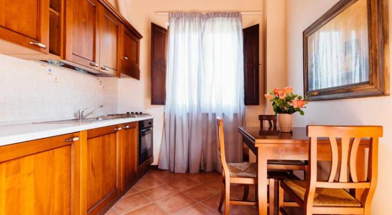 Serviced apartment with barbecue, yard & pool — photo 4