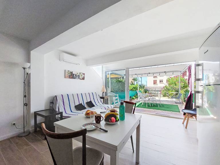 Fully equipped nice holiday apartment with patio, BBQ & yard | Next to the beach | Pet-friendly — photo 4