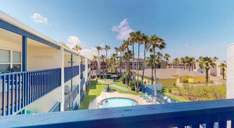 Rental apartment with pool & hot tub — photo 3