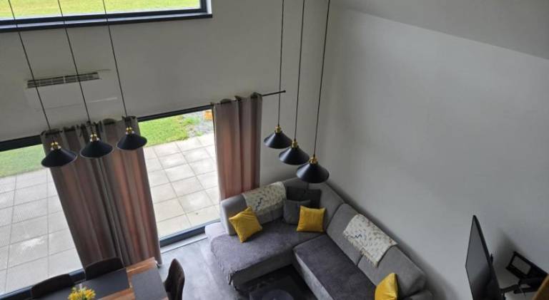 Apartment with patio — photo 5