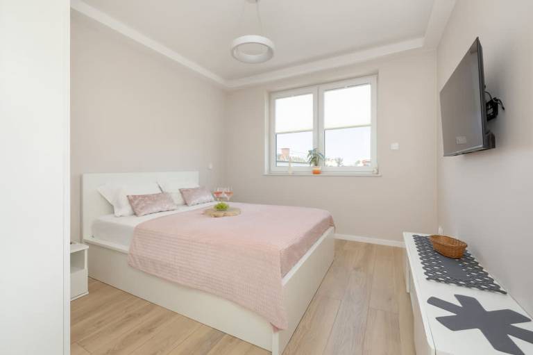 Family-oriented wonderful apartment with fast internet & yard | Next to the beach | Pets are welcome — photo 2
