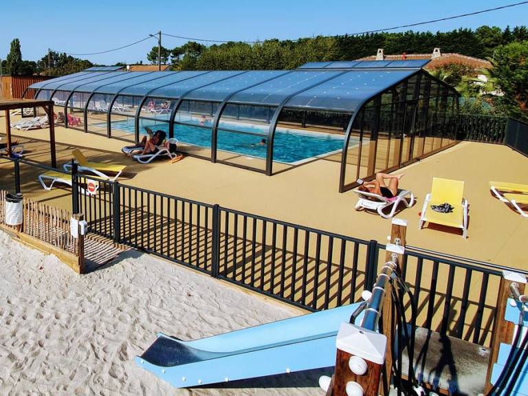 Mobile home with patio & heated pool — photo 3