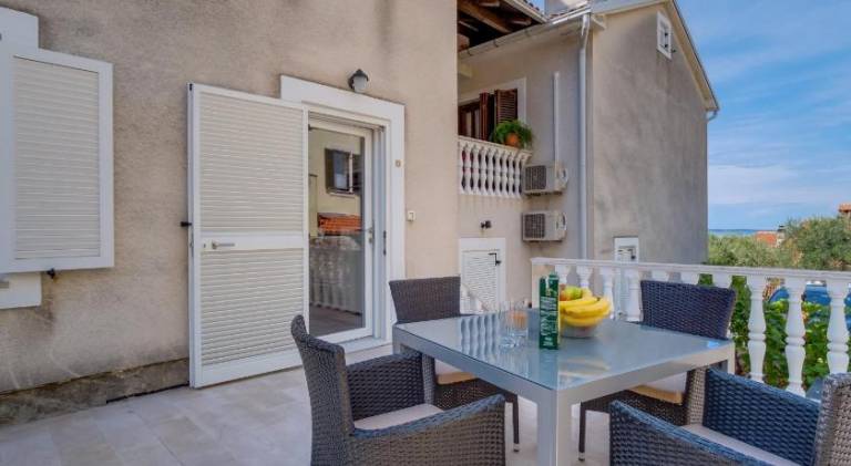 Rental apartment with terrace, grill & garden — photo 4