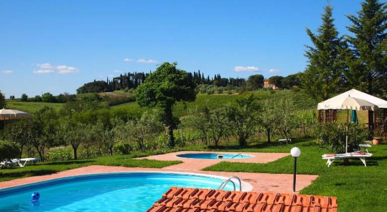 Farm with pool, barbeque & terrace — photo 2