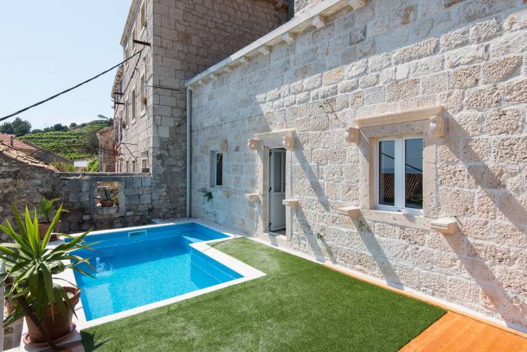 Fully equipped charming villa with BBQ, yard & private pool | Mountain view | Pets allowed — photo 5