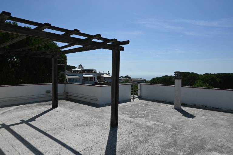 Holiday apartment with barbecue, terrace & pool — photo 2