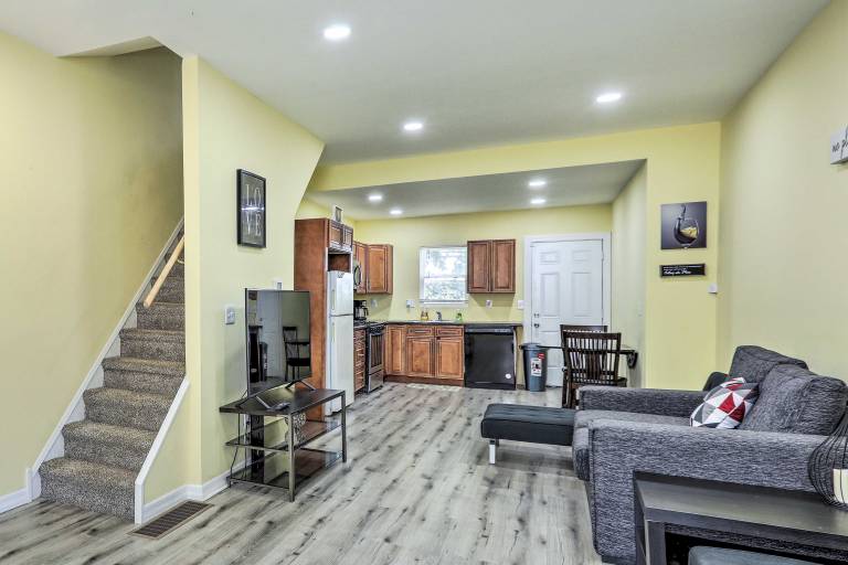 Philly Townhome w Gas Grill 5 Mi to Dtwn
