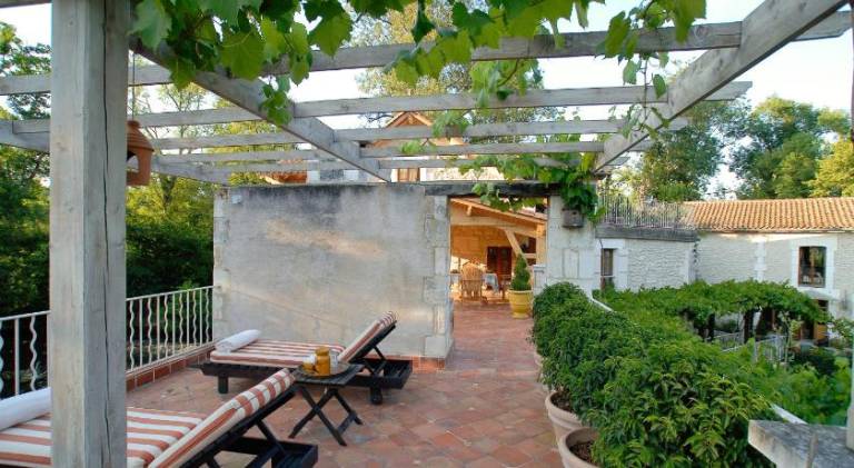 Vacation home with pool, BBQ & patio — photo 5